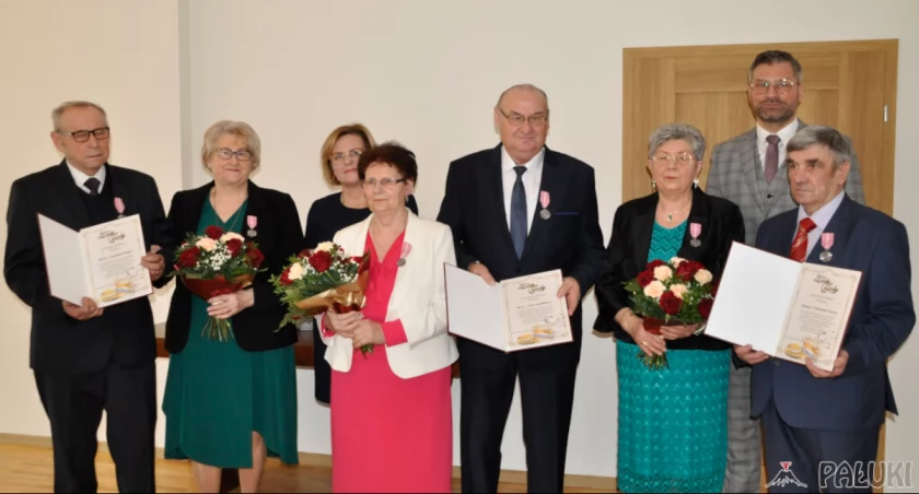 Trzy pary małżeńskie świętowały Złote Gody. Przeżyli z sobą 50 lat (wideo + zdjęcia)