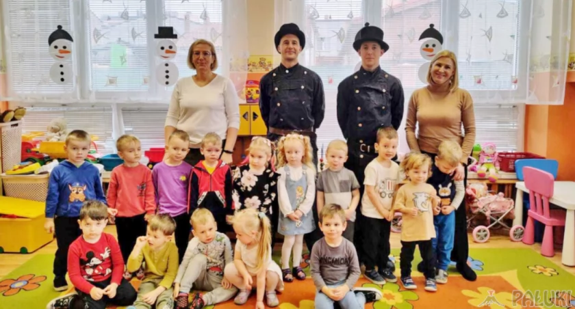 Przedszkolaki poznawały zawód kominiarza (zdjęcia)