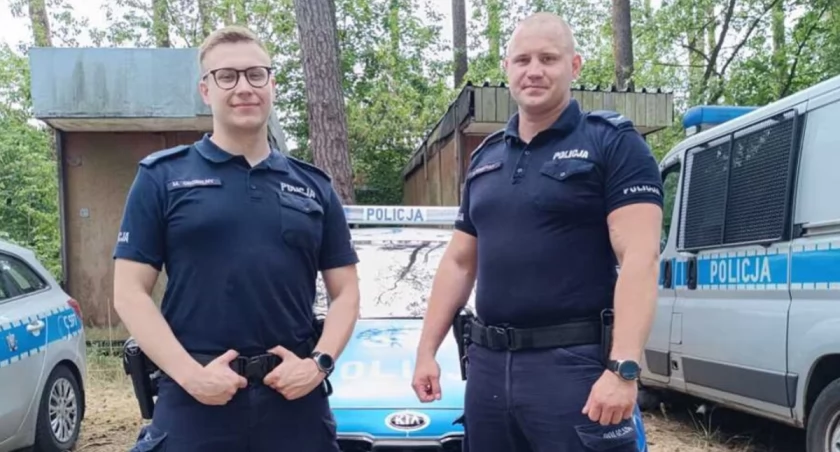 Policjanci udzielili pomocy mężczyźnie, który upadając na ul. Sądowej uderzył głową o krawężnik