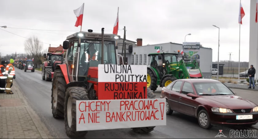 Rolnicy kolejny raz blokowali drogi. Protest trwał dwa dni (wideo + zdjęcia)