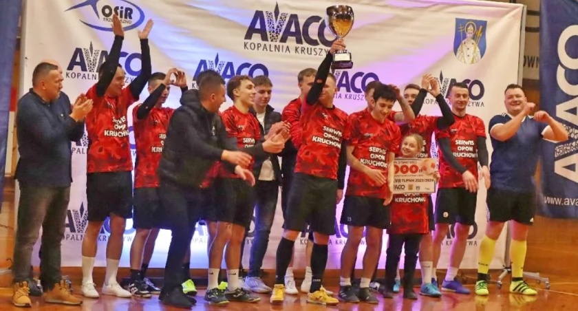 Trzemeszeńska liga halowa - Serwis Opon Kruchowo został mistrzem (zdjęcia)