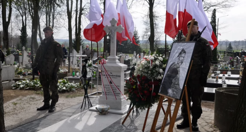 Odsłonięcie tablicy pamiątkowej i pomnika pamięci Wichury (wideo + zdjęcia)