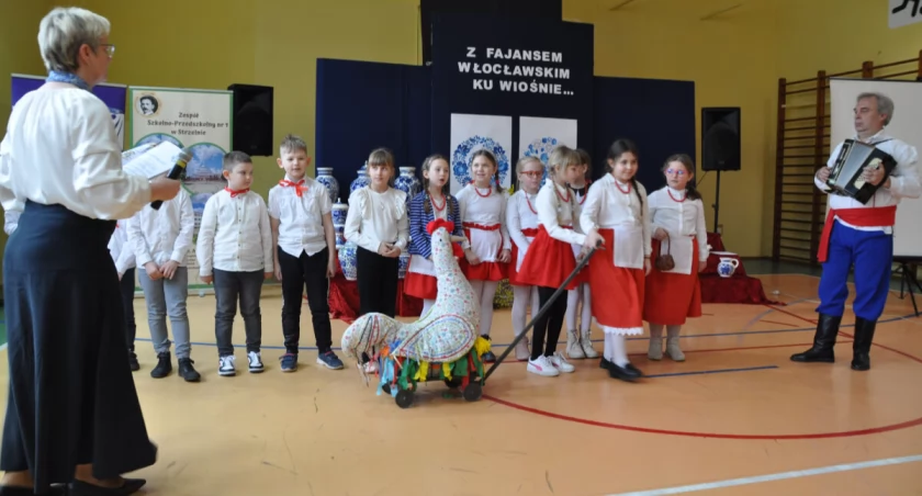 Ludowe spotkanie Z fajansem włocławskim ku wiośnie (wideo + zdjęcia)