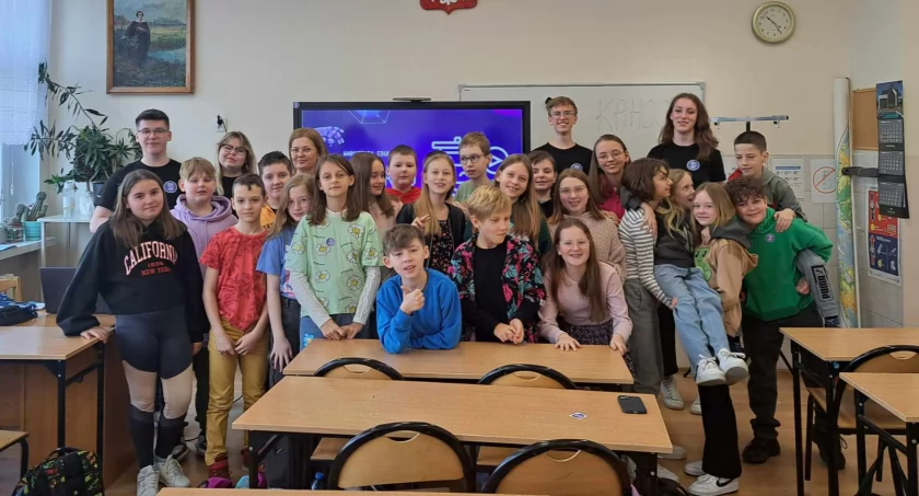 Uczniowie Technikum Ekonomicznego twórcami projektu społecznego SafeKid – Bezpieczni w Necie