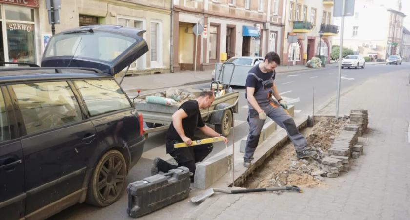 Przesunięto przejście, 7 miesięcy czekano na obniżenie krawężników