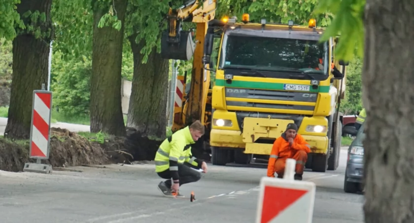 Remont ulicy Dworcowej. Ruch pojazdów będzie odbywał się jednym pasem