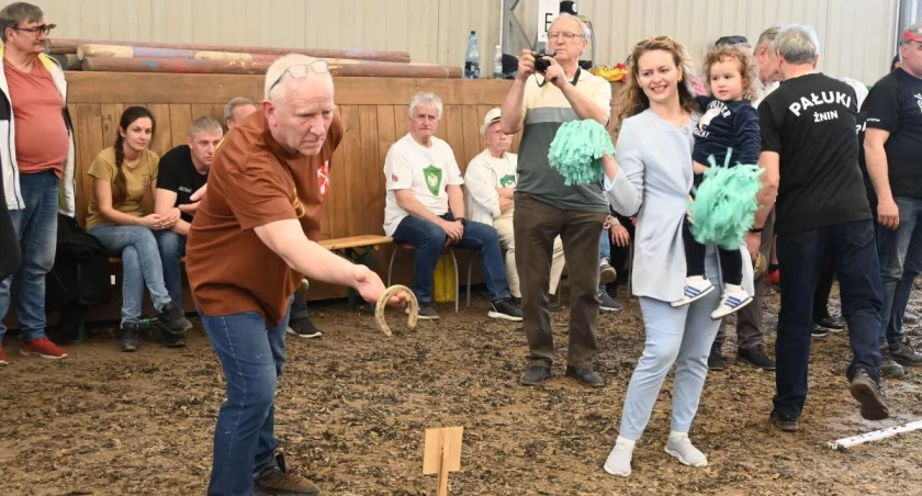 Zawodnicy z 18 drużyn rzucali podkową (zdjęcia)