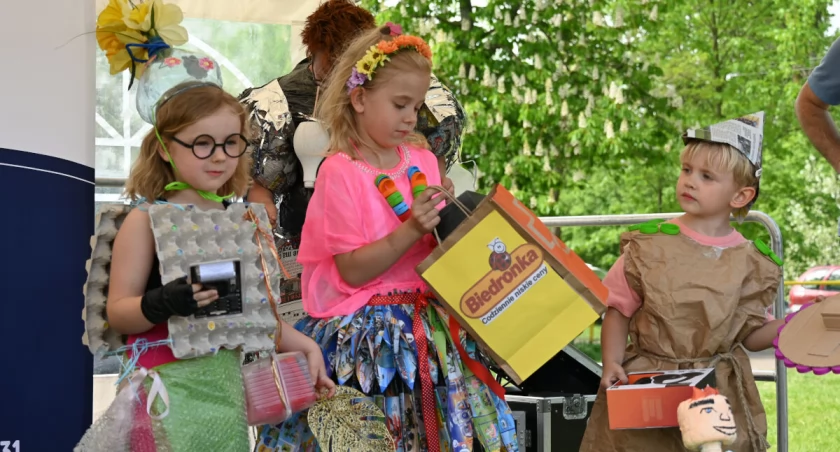 Pełen atrakcji piknik ekologiczny dla dzieci i dorosłych (wideo + zdjęcia)