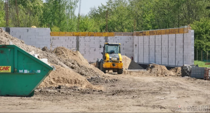Przy ulicy Mickiewicza w Mogilnie rośnie nowy market sieci Netto