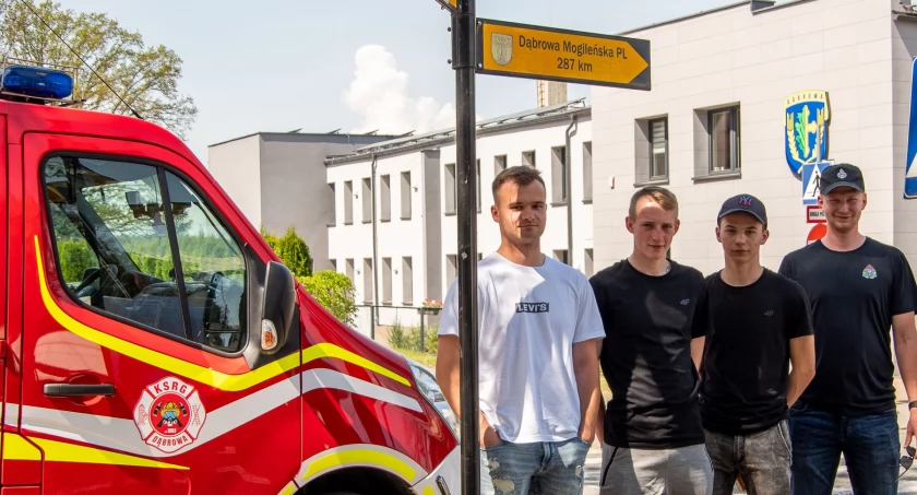 Strażacy z Dąbrowy w... Dąbrowie i parada wozów strażackich (zdjęcia)