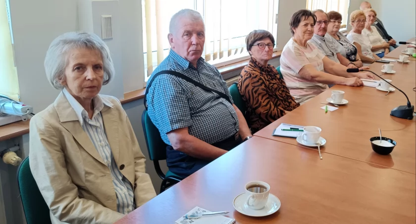 Tablica ofiar zbrodni katyńskiej ma pojawić się na cmentarzu parafialnym