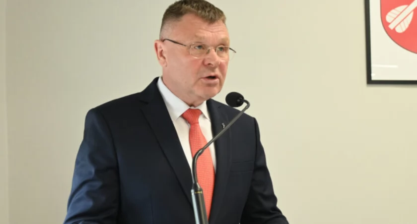 Pensja burmistrza Strzelna Dariusza Chudzińskiego bez zmian – 19.470 złotych brutto