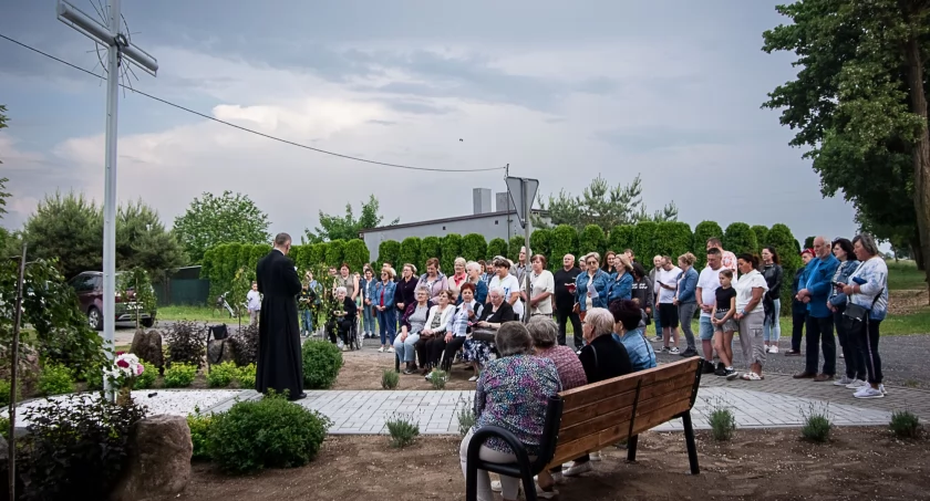 Rocznica przeniesienia krzyża. Zakończenie cyklu nabożeństw majowych w Sędowie (zdjęcia)