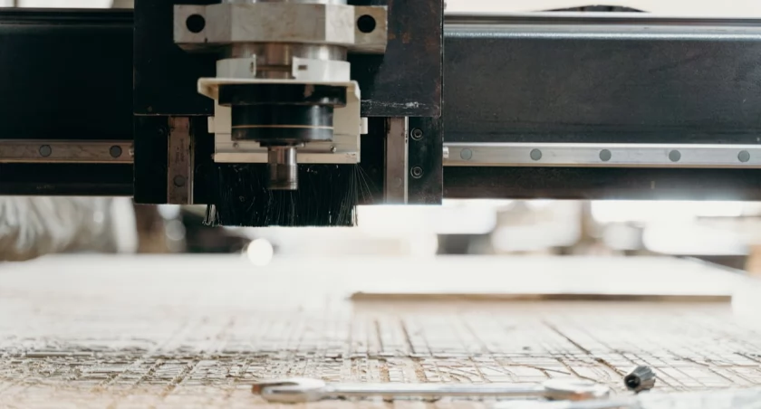 Różne materiały w obróbce CNC – o metodach i technikach