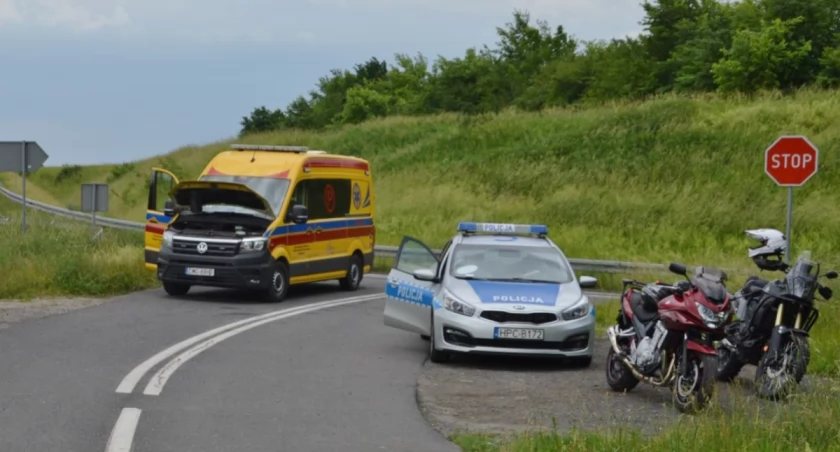 Stracił panowanie nad motocyklem. Doznał otwartego złamania podudzia