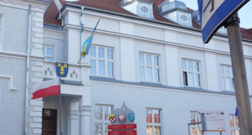 Zabrakło 65.000 złotych na wakacyjny turnus nad morzem dla dzieci. Gdzie zatem są pieniądze z alkoholówki?