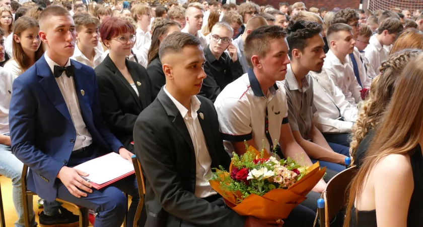 125 uczniów otrzymało świadectwa z wyróżnieniem