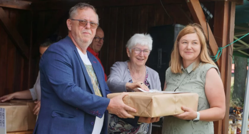 Zwyczajny wiejski chleb - Joanna Kustra, bukiet z polnych kwiatów - Ewa Petla