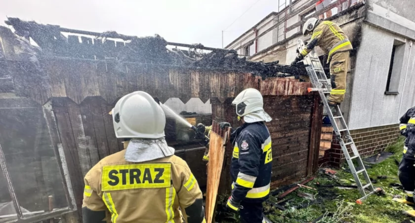 Paliła się altana przyległa do budynku mieszkalnego