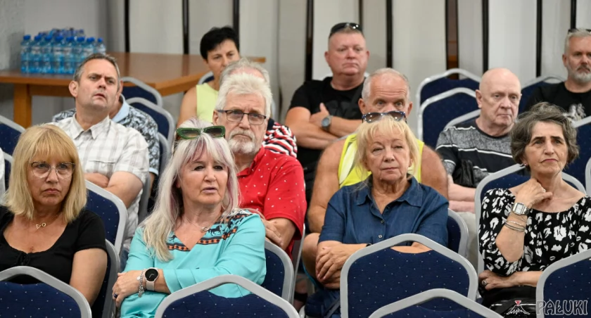 Zlikwidować parkowanie na całej długości ulicy Świerkowej
