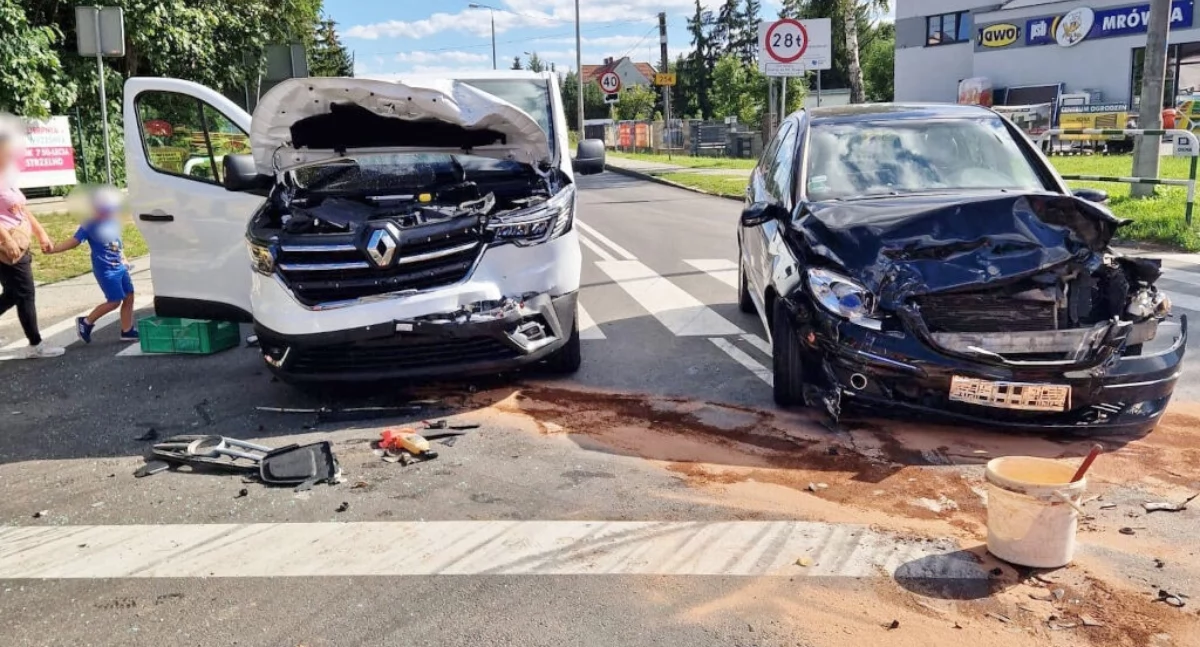 Mogilno: zderzenie trzech aut na skrzyżowaniu czterech ulic