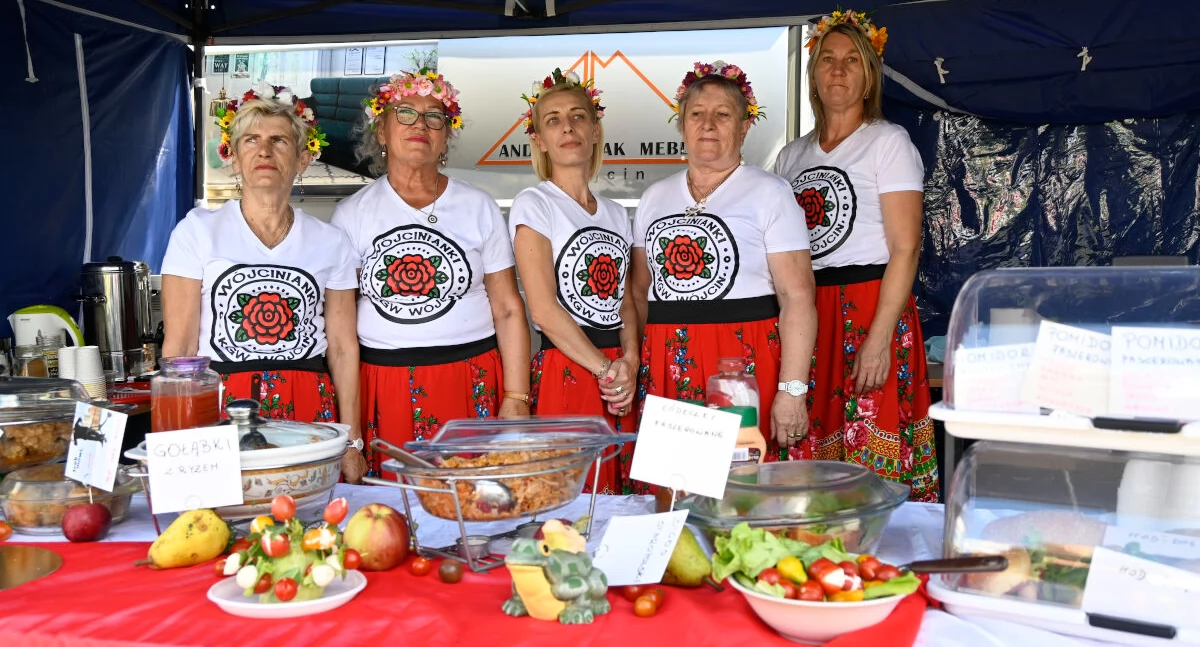 Muffinki z pomidorami, cukinią i serem feta, pomidory faszerowane – palce lizać