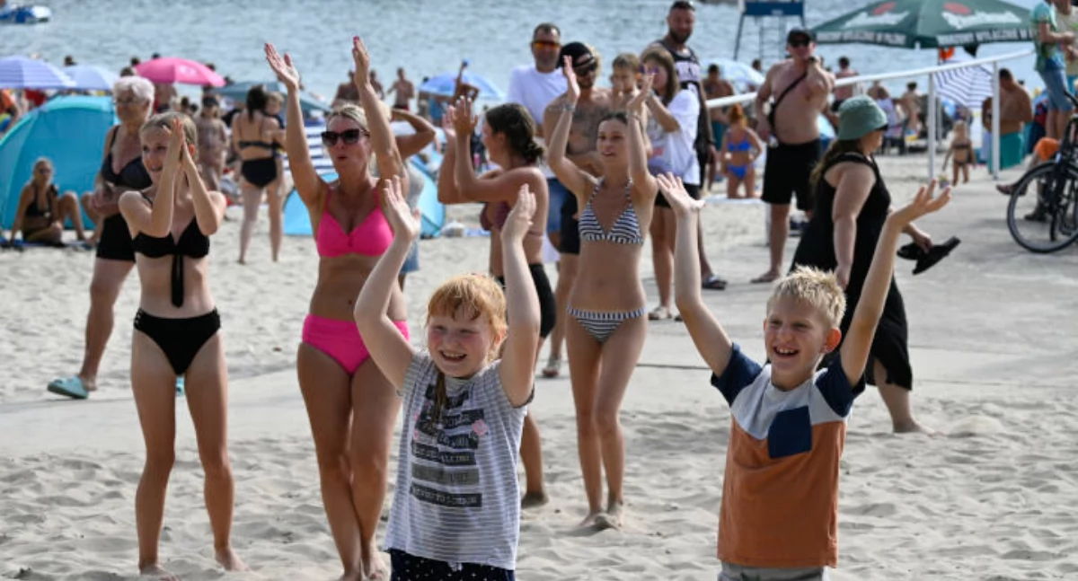 Wakacyjny koncert na plaży. Wystąpił Krzysztof Miętkiewicz