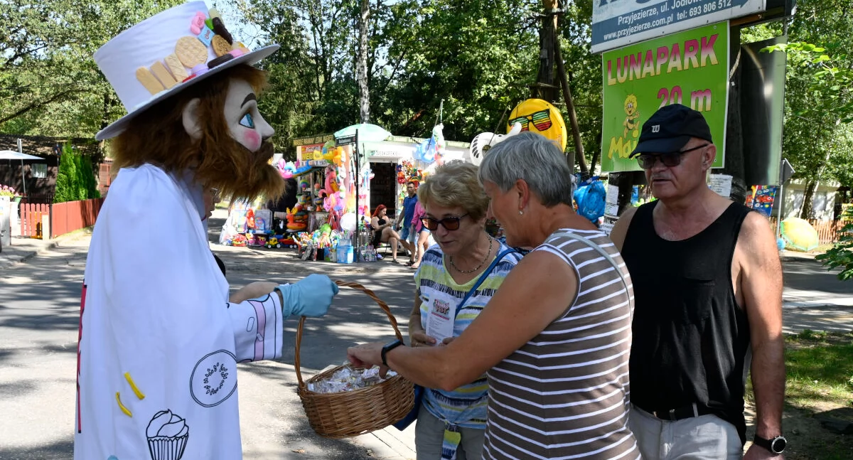 Słodki zbój Cukiernik Dąbek promuje w regionie Festiwal Słodkości w Strzelnie
