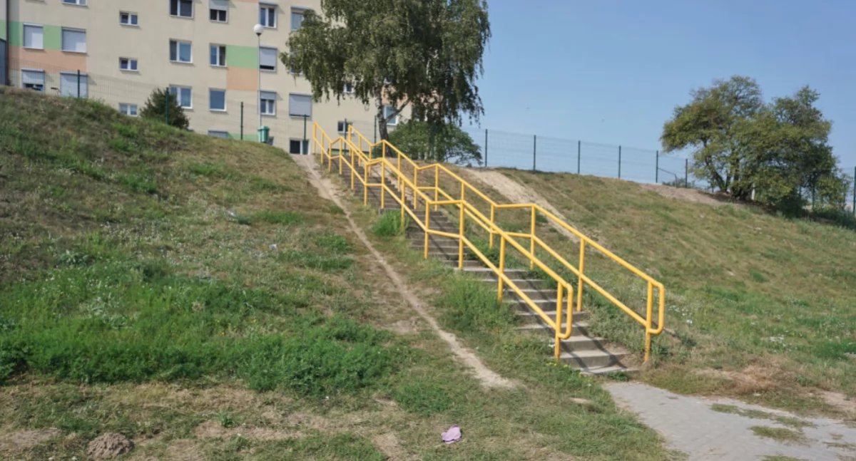 Radny Stochliński zaniepokojony: - Zlikwidowali dzieciom ostatnią wolną górkę na sanki w Mogilnie