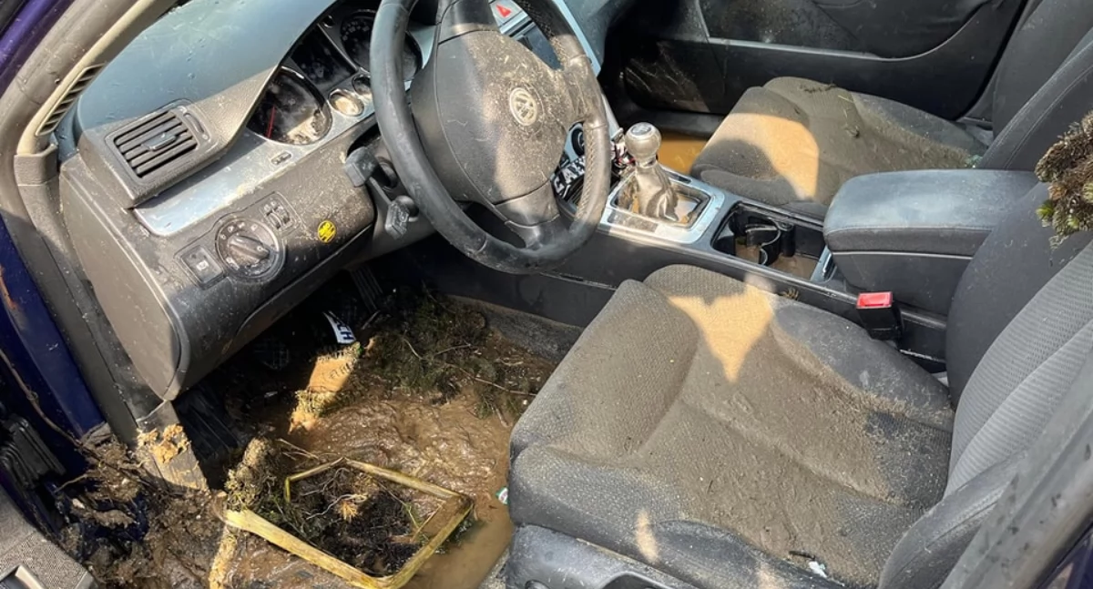 Mieszkaniec Mogilna wjechał volkswagenem do zbiornika wodnego w Kociniu