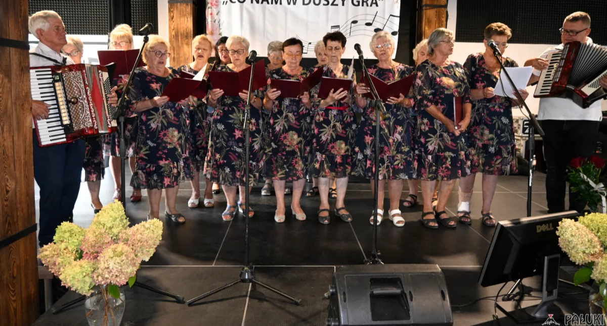 9 zaprzyjaźnionych zespołów śpiewaczych pokazało, co seniorom w duszy gra