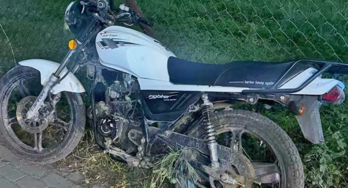 W Dąbrówce uderzył motocyklem w przydrożny płot