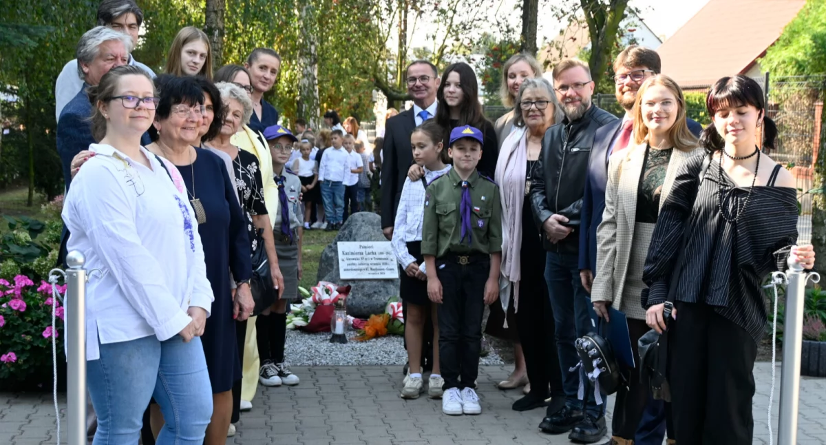 Trzemeszno: upamiętnili byłego kierownika szkoły Kazimierza Lacha (film + zdjęcia)