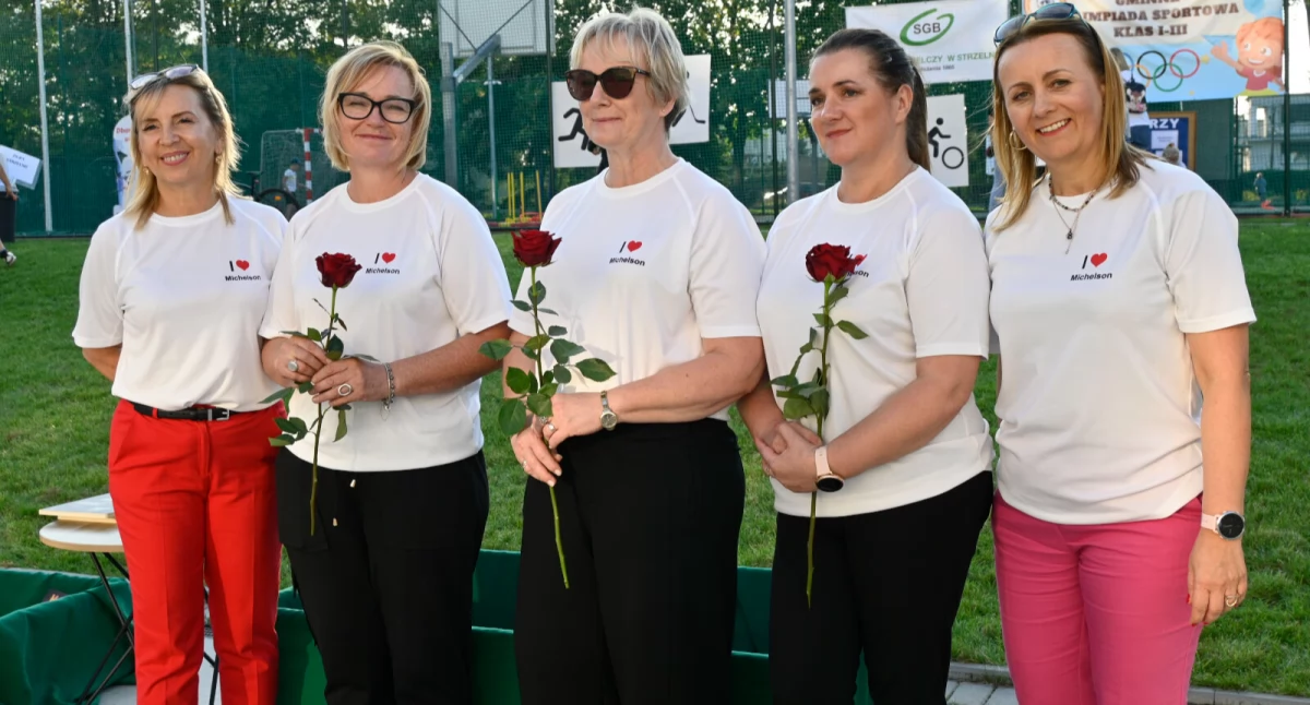 Zapalili znicz, wciągnęli olimpijską flagę i rozpoczęła się Gminna Olimpiada Sportowa (film + zdjęcia)