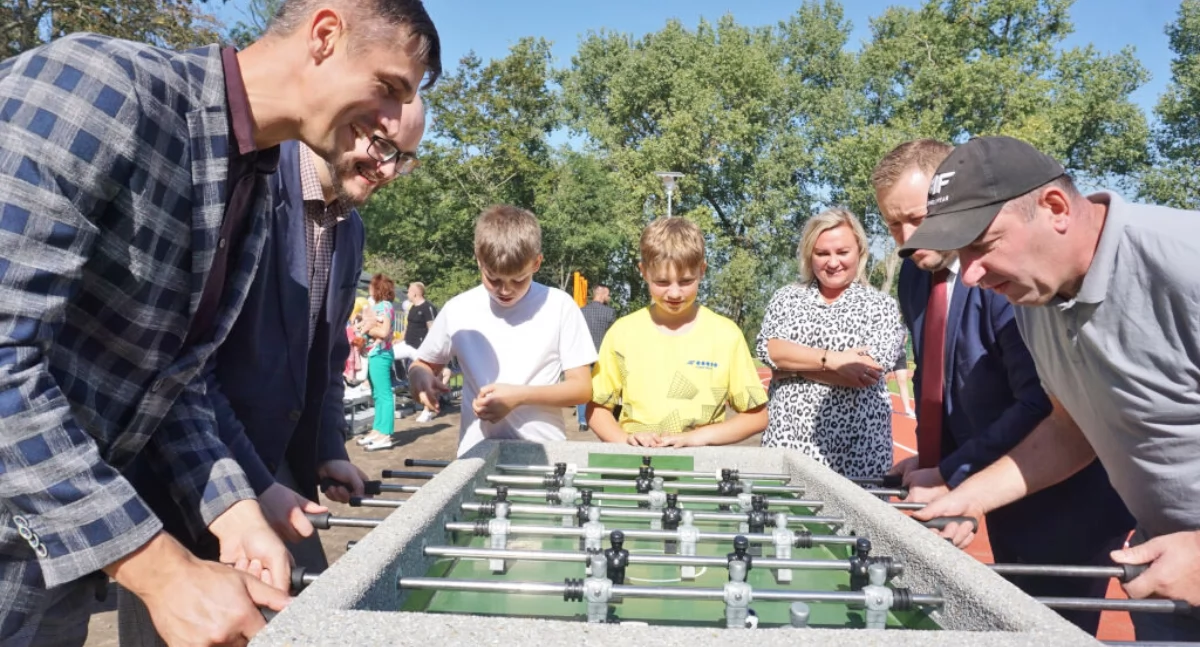 Otwarcie nowoczesnej infrastruktury sportowo-rekreacyjnej przy szkole w Padniewie (zdjęcia)
