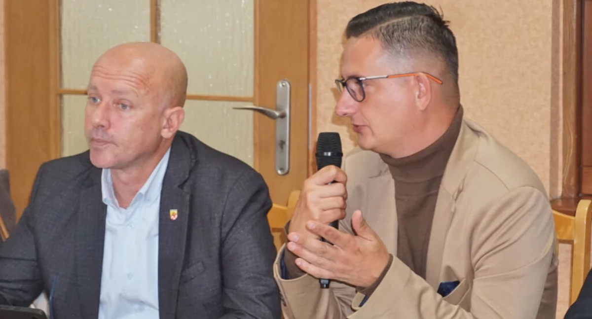 Tomasz Barczak dyscyplinuje Mateusza Lisieckiego