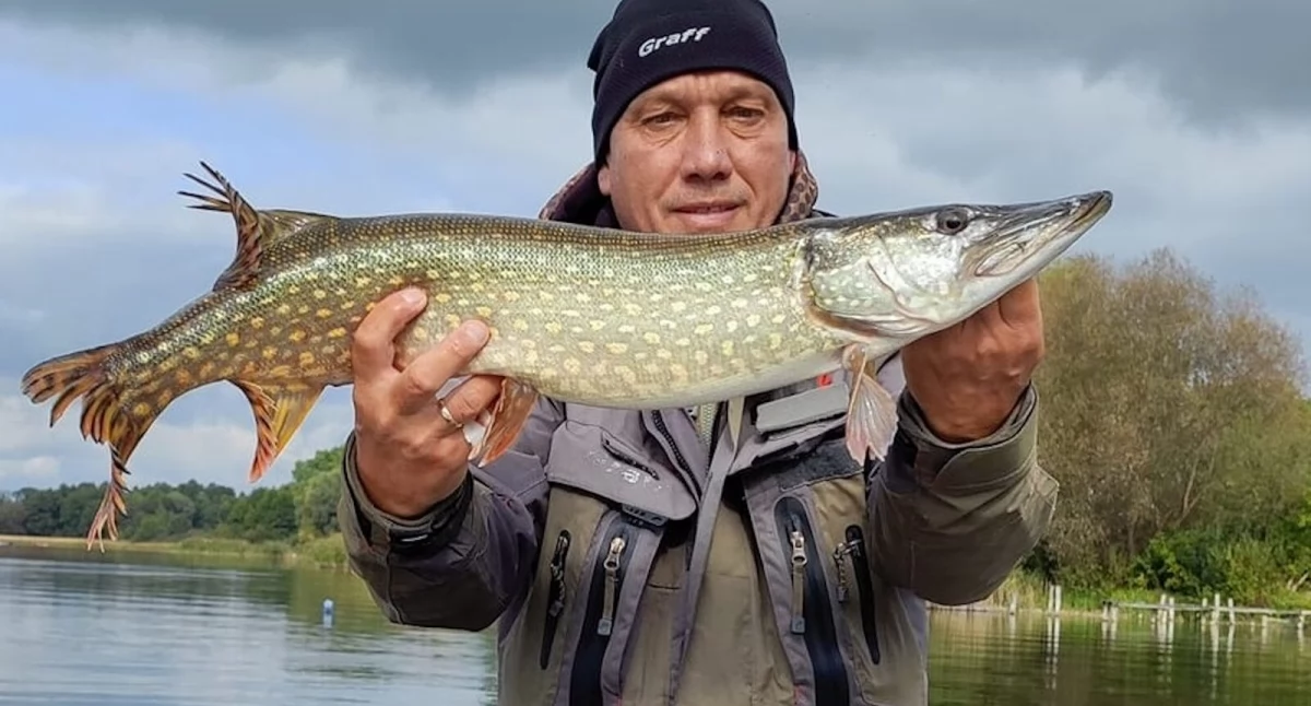 Zawody spinningowe z łodzi w Orchowie. Brały okonie i szczupaki (film + zdjęcia)
