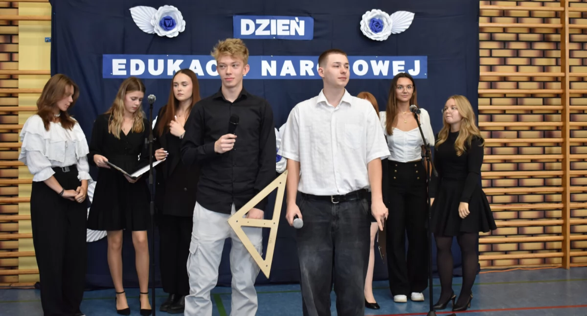 Życzenia i program artystyczny dla nauczycieli Zespołu Szkół w Mogilnie