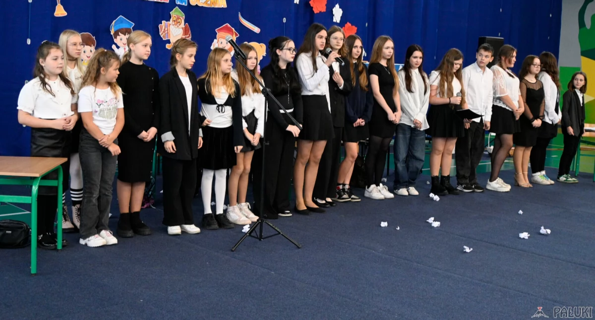 Dzień Edukacji Narodowej w Jeziorach Wielkich: Za trud, za uśmiech, za serce. Dziękujemy! (film + fotogaleria)