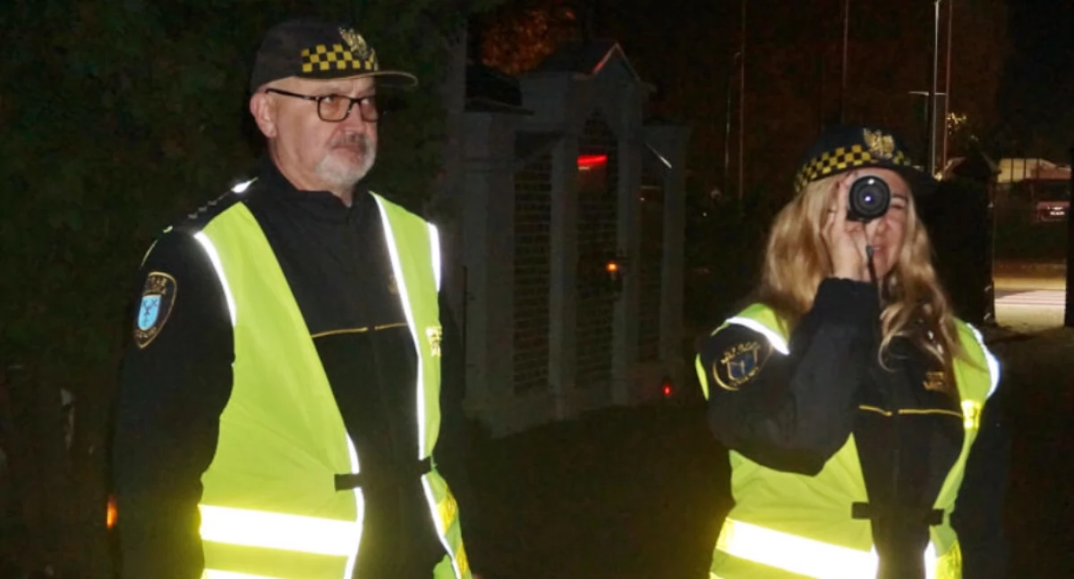 Wieczorne i nocne patrole cmentarzy - strażnicy miejscy wyposażeni w urządzenie termowizyjne