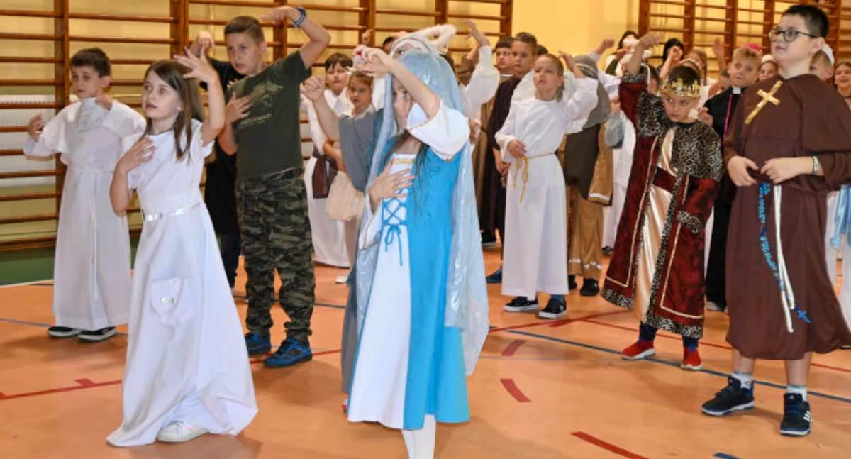 Bal Wszystkich Świętych w Szkole Podstawowej im. Michelsona w Strzelnie (film + zdjęcia)