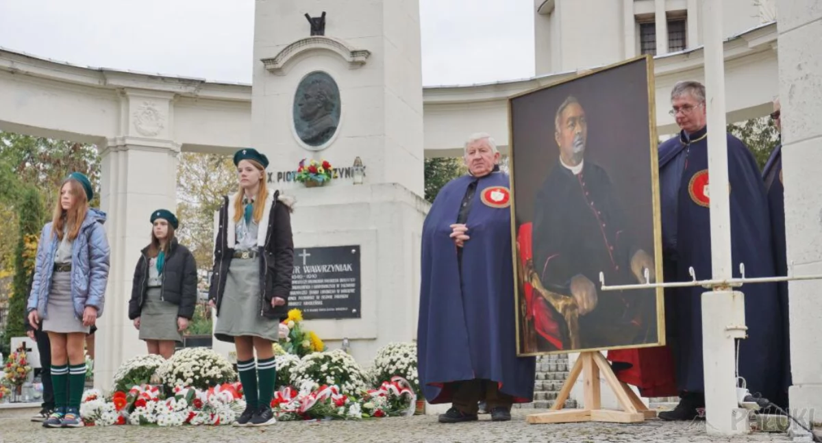 Zaduszki w muzeum, Serce Mogilna, mini dyskoteka, śpiewanie z Hemantusem, pamięć o ks. Piotrze Wawrzyniaku