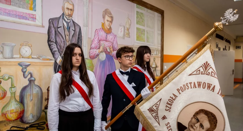 Szkoła Podstawowa w Szczepanowie - uroczystości z okazji Dnia Niepodległości (zdjęcia)