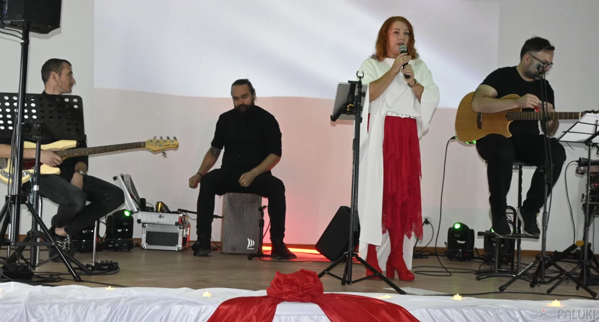 W Markowicach odbył się wieczór z poezją i pieśnią (film + zdjęcia)