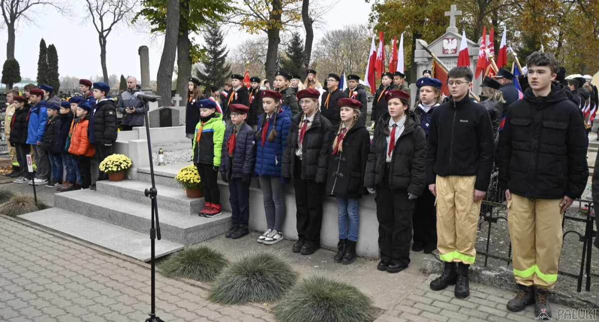 Rogale, patriotyczne przedstawienie i niepodległościowy rajd rowerowy (film + zdjęcia)