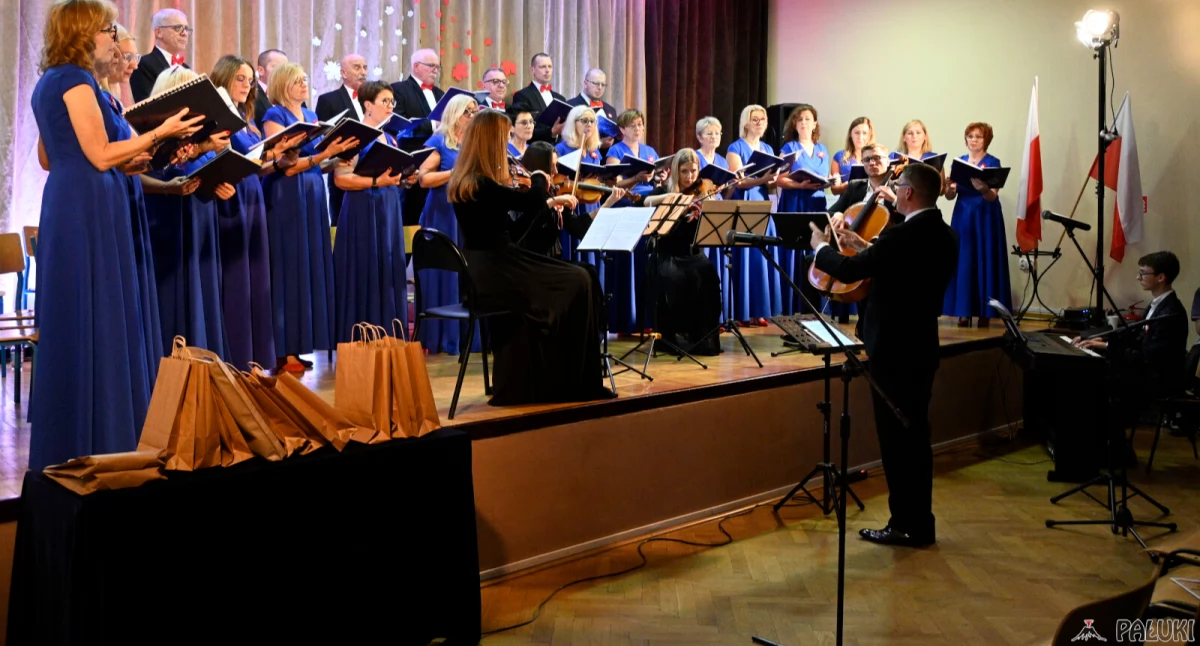 Niepodległościowy koncert z chórem Hemantus (film + zdjęcia)