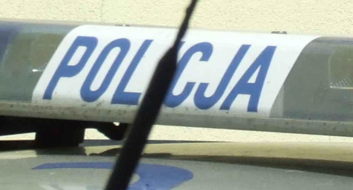 Wyskoczył z marketu z puszkami piwa, prosto w objęcia policjantów