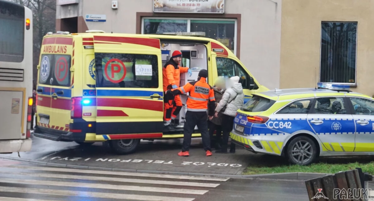 Rowerzystka nie ustąpiła pierwszeństwa na przejeździe rowerowym i uderzyła w bok skody