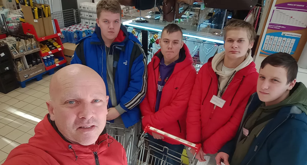 Pomocna Dłoń zebrała 10 koszy żywności oraz artykułów chemicznych