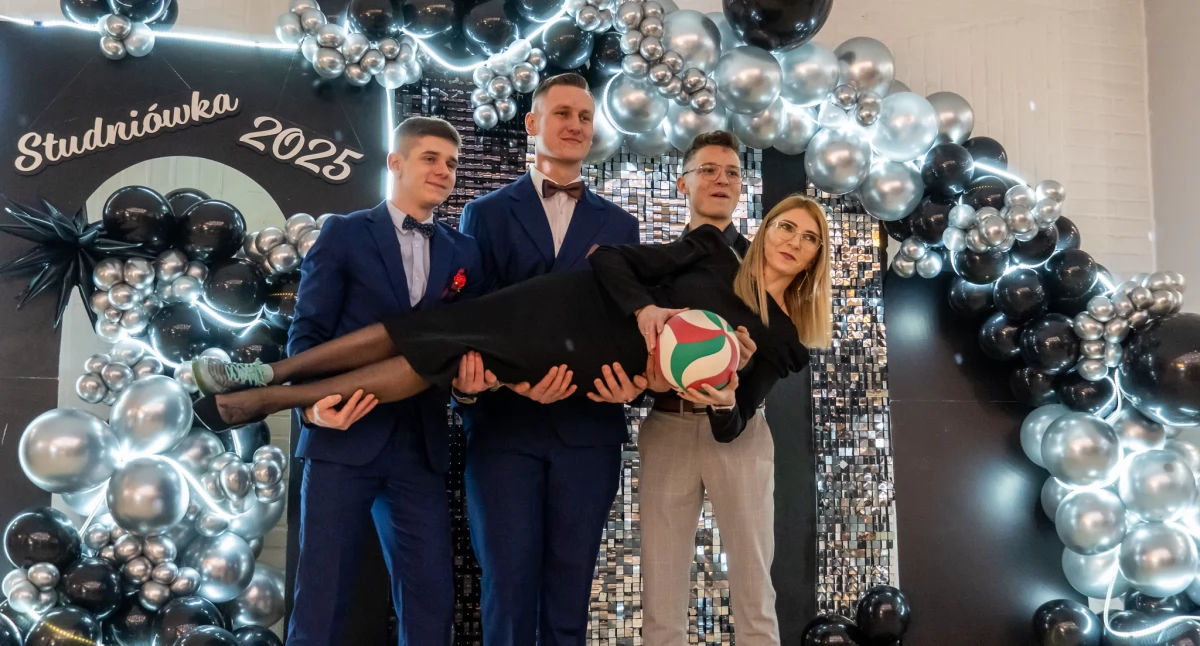 Studniówka Centrum Kształcenia Rolniczego w Bielicach (film + zdjęcia)